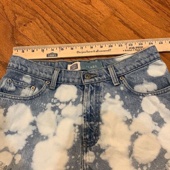 Faded Glory size 4 cut-off & bleached high waist short shorts - Picture 5 of 8